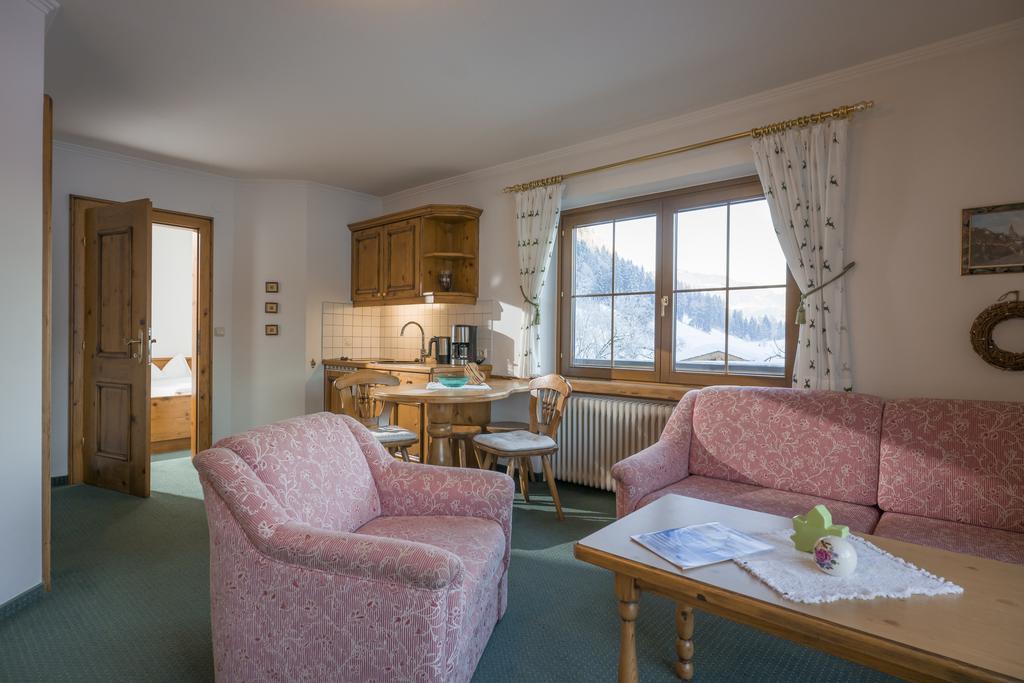 Landhaus Dax Guest House Kossen Exterior photo