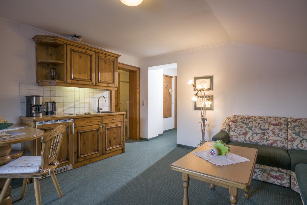 Landhaus Dax Guest House Kossen Exterior photo
